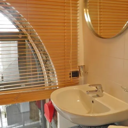 Studio Fur 2 Personen Ca 25 M In Ed Uniti, Comer Westufer Comer Apartamento Gravedona